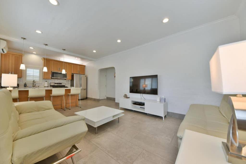 1000#1 Contemporary Home W/ Parking, Grill, & Ac! Newport Beach Exterior photo