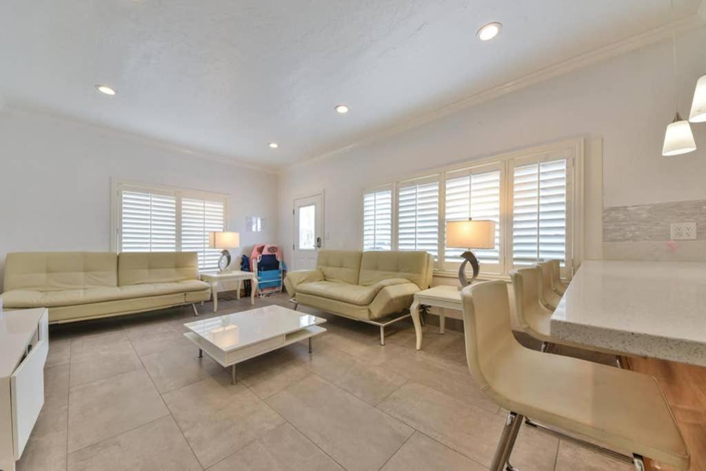 1000#1 Contemporary Home W/ Parking, Grill, & Ac! Newport Beach Exterior photo
